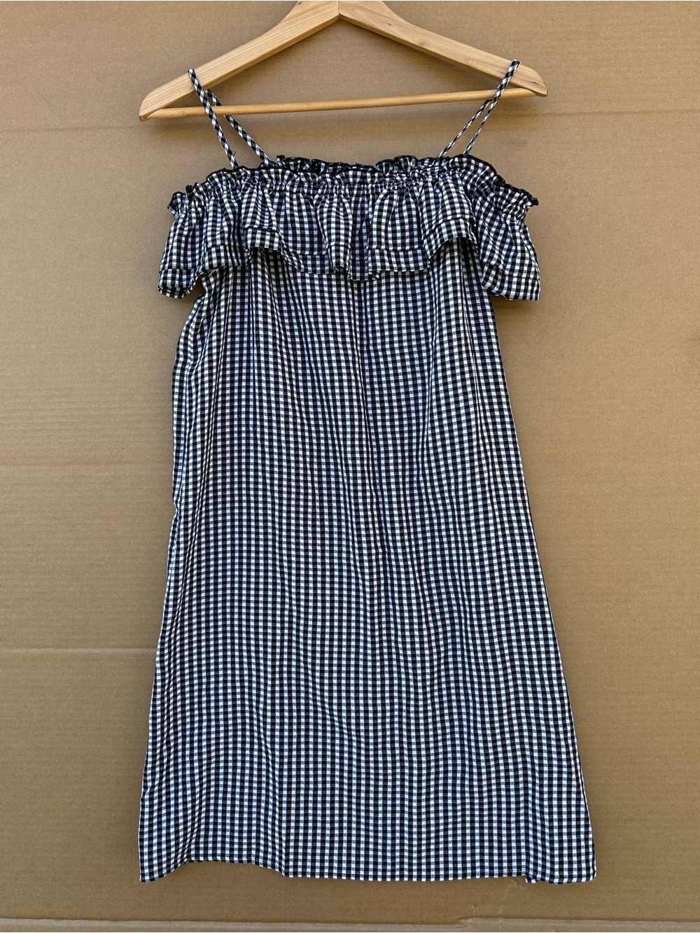 h&m dresses black and white Off Shoulder Gingham Mini Dress Sz 8 & Smocked Ruffle Sleeves Your Height:165cm - 175cm shaped neckline and covered Linen Dress Dolce&Gabbana Vintage S/S 1995